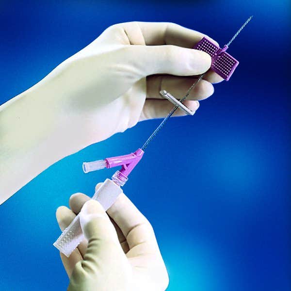 Closed IV Catheter Saf-T-Intima 24 Gauge 0.75 Inch Retracting Safety Needle